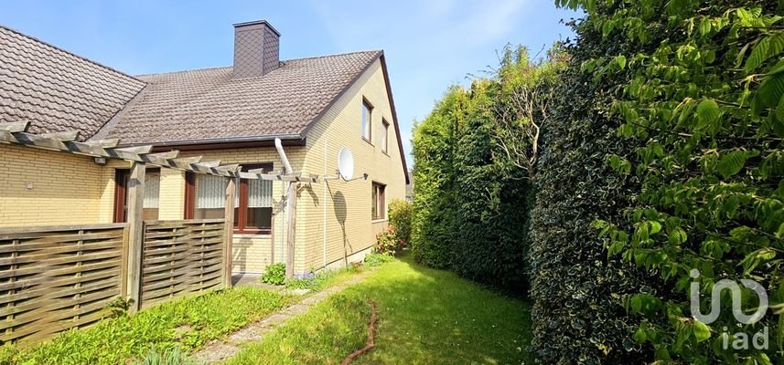 06 Hausansicht mit Terrasse