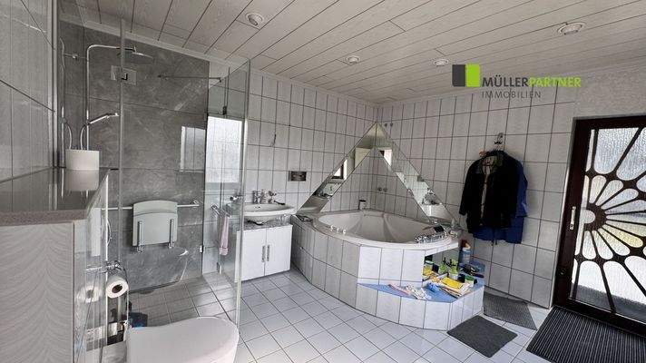 modernes Bad im I.OG