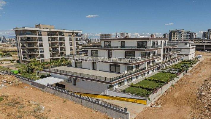 Flats with Private Gardens and Balconies in Aksu Antalya