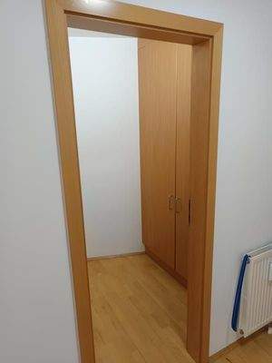 Abstellraum mit Schrank