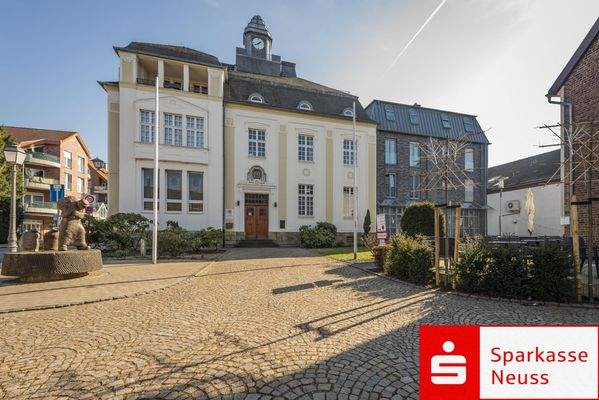 Frontansicht Rathaus