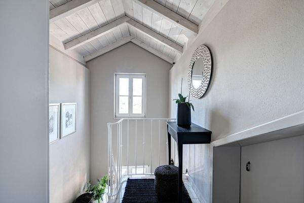 Harmonischer Einblick in den Treppenbereich