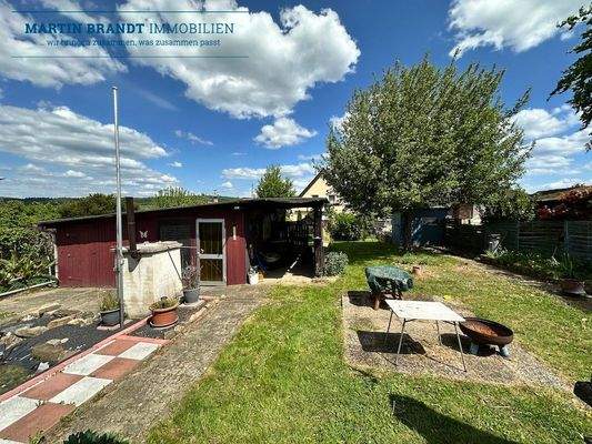 Garten mit Gartenhütte