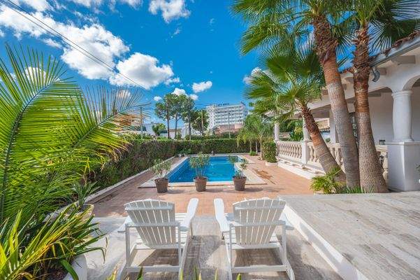 Pool in villa in Palmanova 2