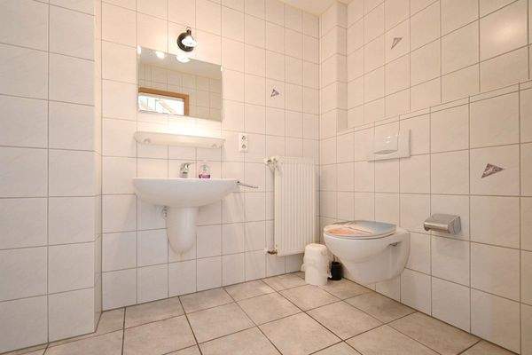 Gebäudeteil LINKS - WC