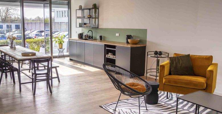 Küche und Loungebereich EG