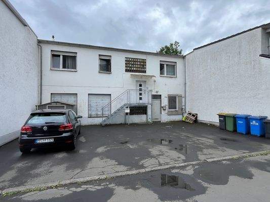 Rückfront, 3 Parkplätze