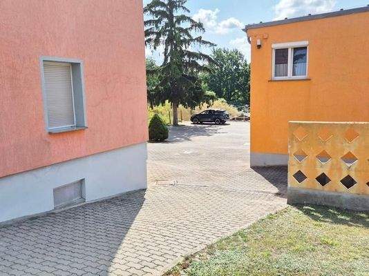 Zufahrtsbereich in Grundstück