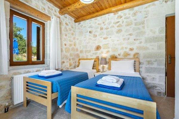 Kreta, Melidoni: Kretisches Steinhaus mit Swimmingpool zu verkaufen