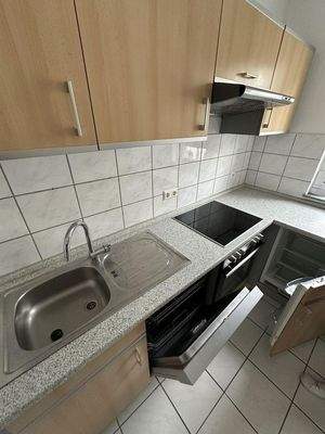 Küche mit Spülmaschine & Ceran