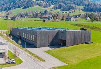 Top moderne Produktions- und Lagerhalle