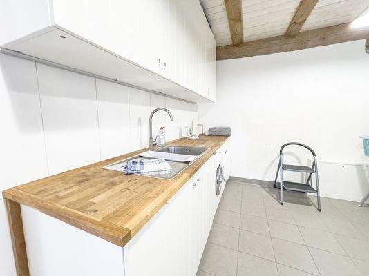 Viel Platz für Waschmaschine und Trockner