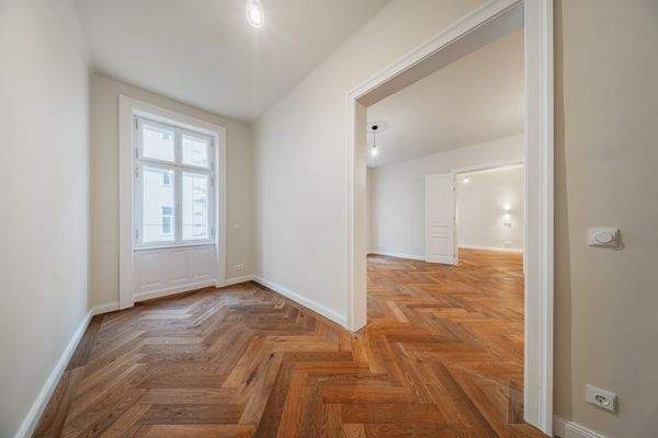 straßenseitiges Zimmer