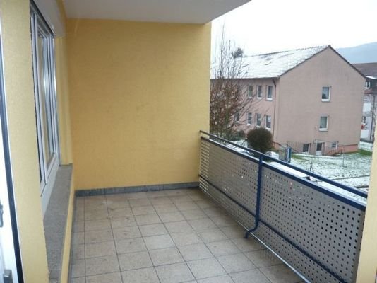 großer, überdachter Balkon