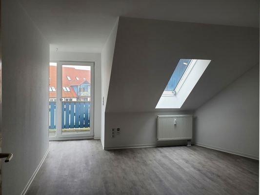 Wohnzimmer mit Balkon.jpg