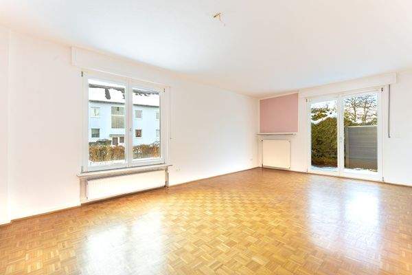 Wohn- und Essbereich mit Zugang zur Terrasse