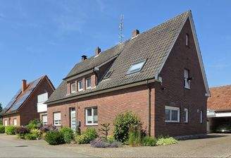 Haus Vorderansicht 2