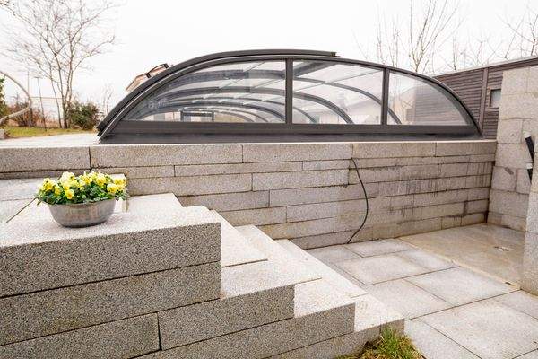 Pool mit Vorr. Außendusche