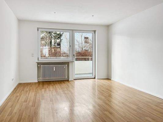 Wohnzimmer mit Ausgang zum Balkon