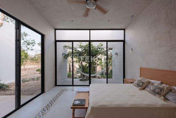 Villa Offering Expansive Cultivable Land in Yecla Murcia