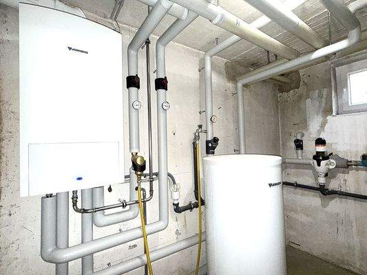 Blick in den Heizraum mit der Gasheizung