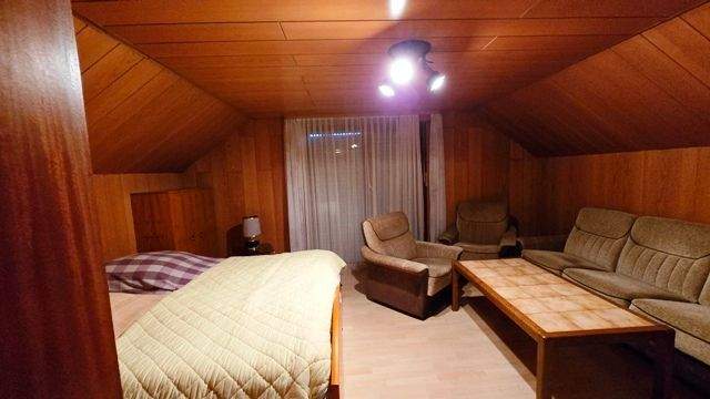 ... mit Holzpaneelen verkleidet