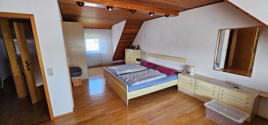 Schlafzimmer DG.jpg