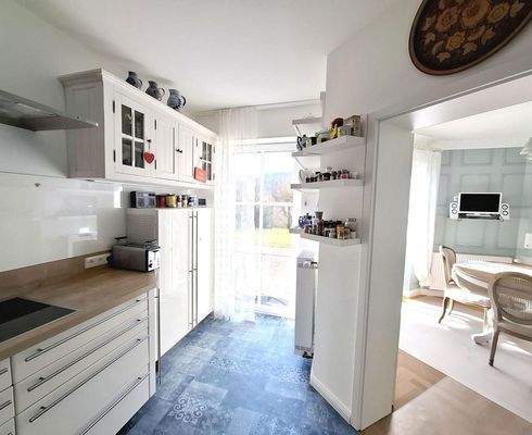 Küche mit Ausgang zur Terrasse