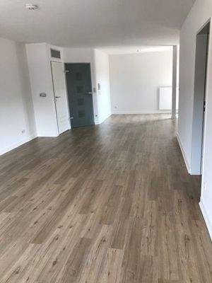 Wohnraum in Richtung Essbereich- Dachterrasse.jpg