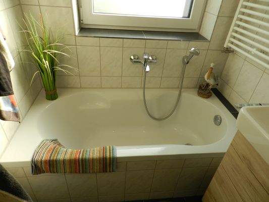 mit Badewanne / 1. OG