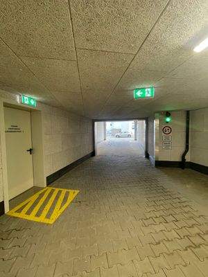 Parkdeck - ebenerdig - Straßenniveau