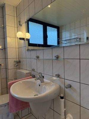 Bad mit Wanne und Dusche