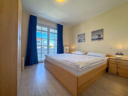 Schlafzimmer mit Balkonzugang