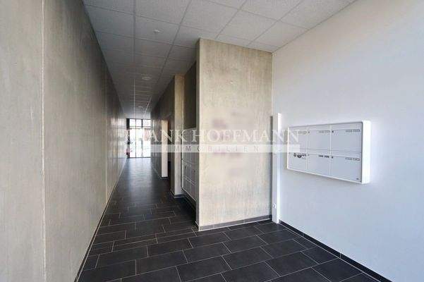 M2406-2 Treppenhaus Bürozimmervermietung