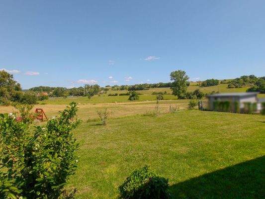Garten mit Blick ins Grüne