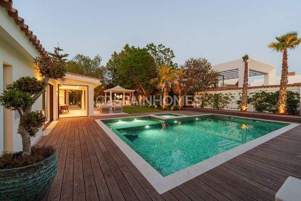 Modern Luxury House with Garden in Marbella Málaga
