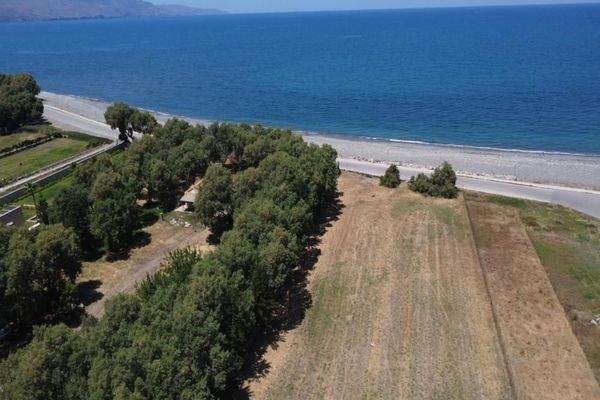 Kreta, Tavronitis: Erstklassiges Strandgrundstück mit malerischem Meerblick zu verkaufen