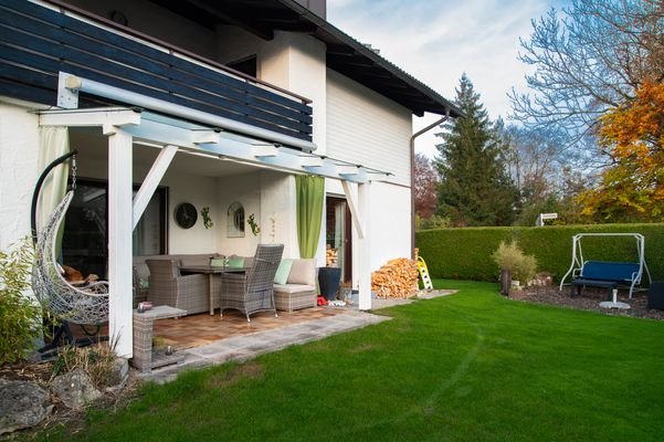 Terrasse und gepflegter Garten.jpg