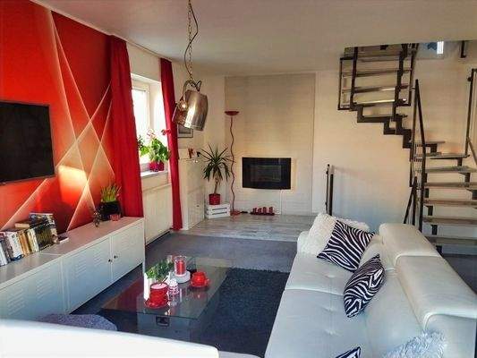 Wohnzimmer mit großem Balkon
