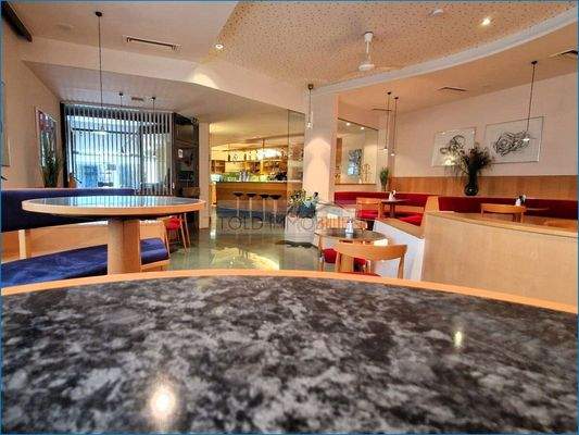 vollständig eingerichtet und ausgestattet