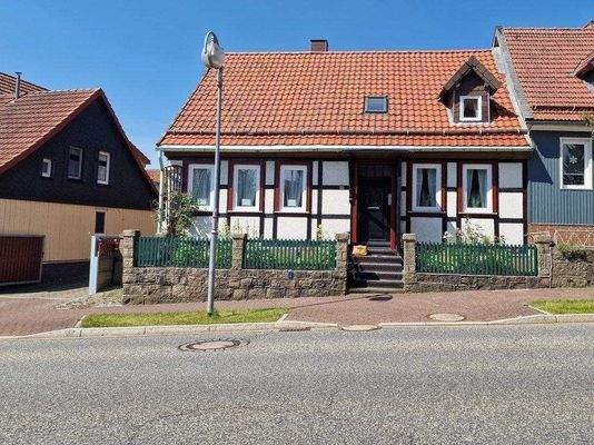 Saniertes-EFH-Benneckenstein-bezugsfertig-01_1009x