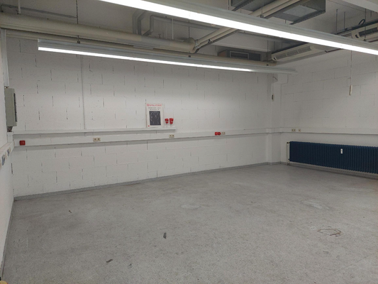 Werkstatt mit Büro und Lagerbereich