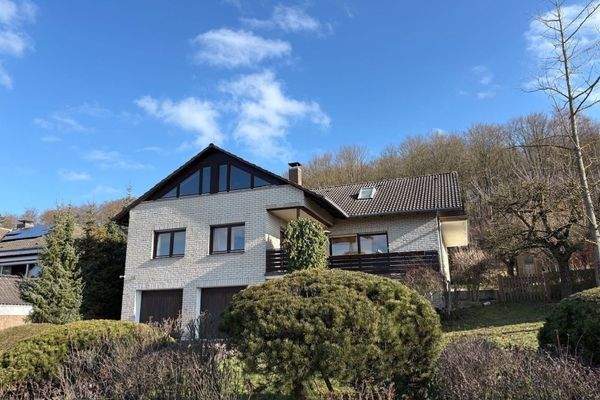 Vorder- und Seitenansicht