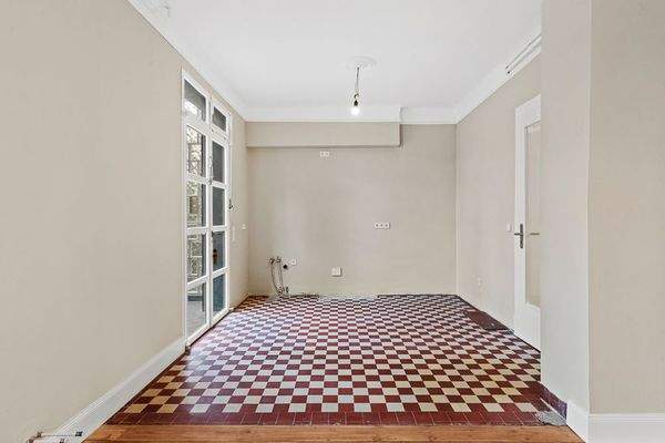 Küchenvorbereitung mit Original Fliesen