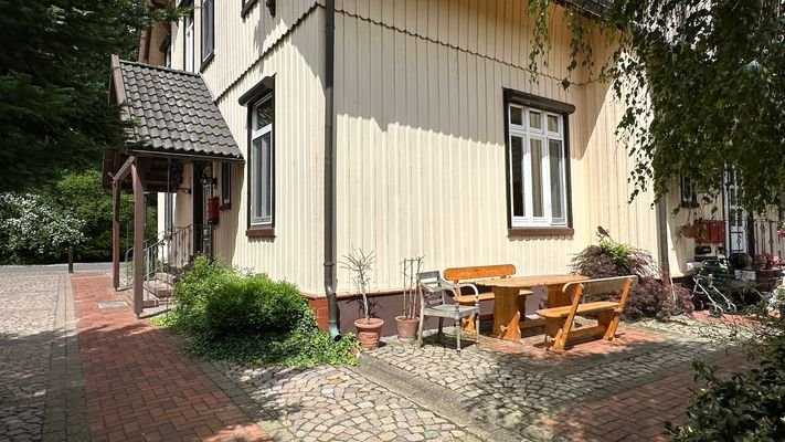  Terrasse zur Wohnung