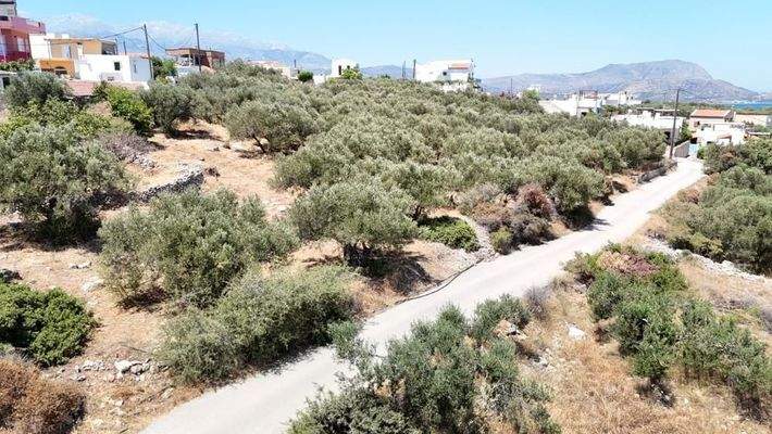 Kreta, Plaka: Zwei erstklassige Grundstücke in Plaka – Meerblick und zentrale Lage