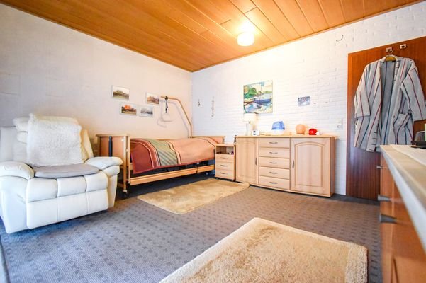Schlafzimmer I EG