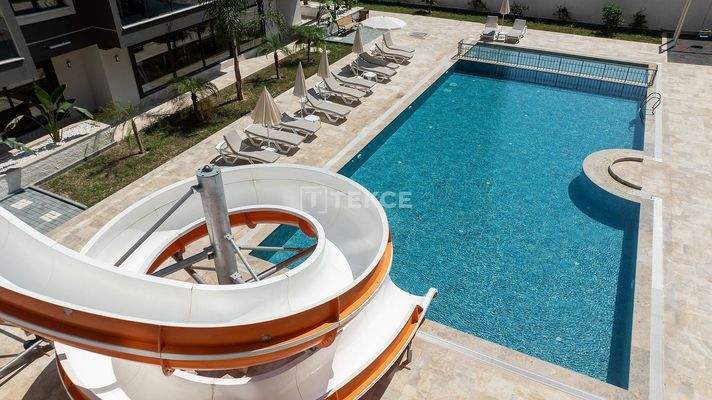 Flats in a Single Block Complex Near the Sea in Mahmutlar