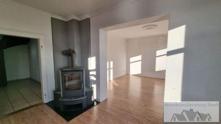 Wohnzimmer mit Kaminofen (linke DHH)