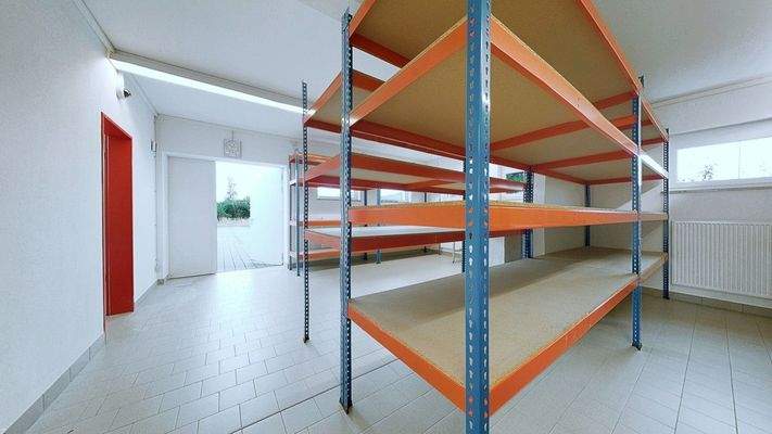 Über den großen Lagerraum können Sie Ware annehmen